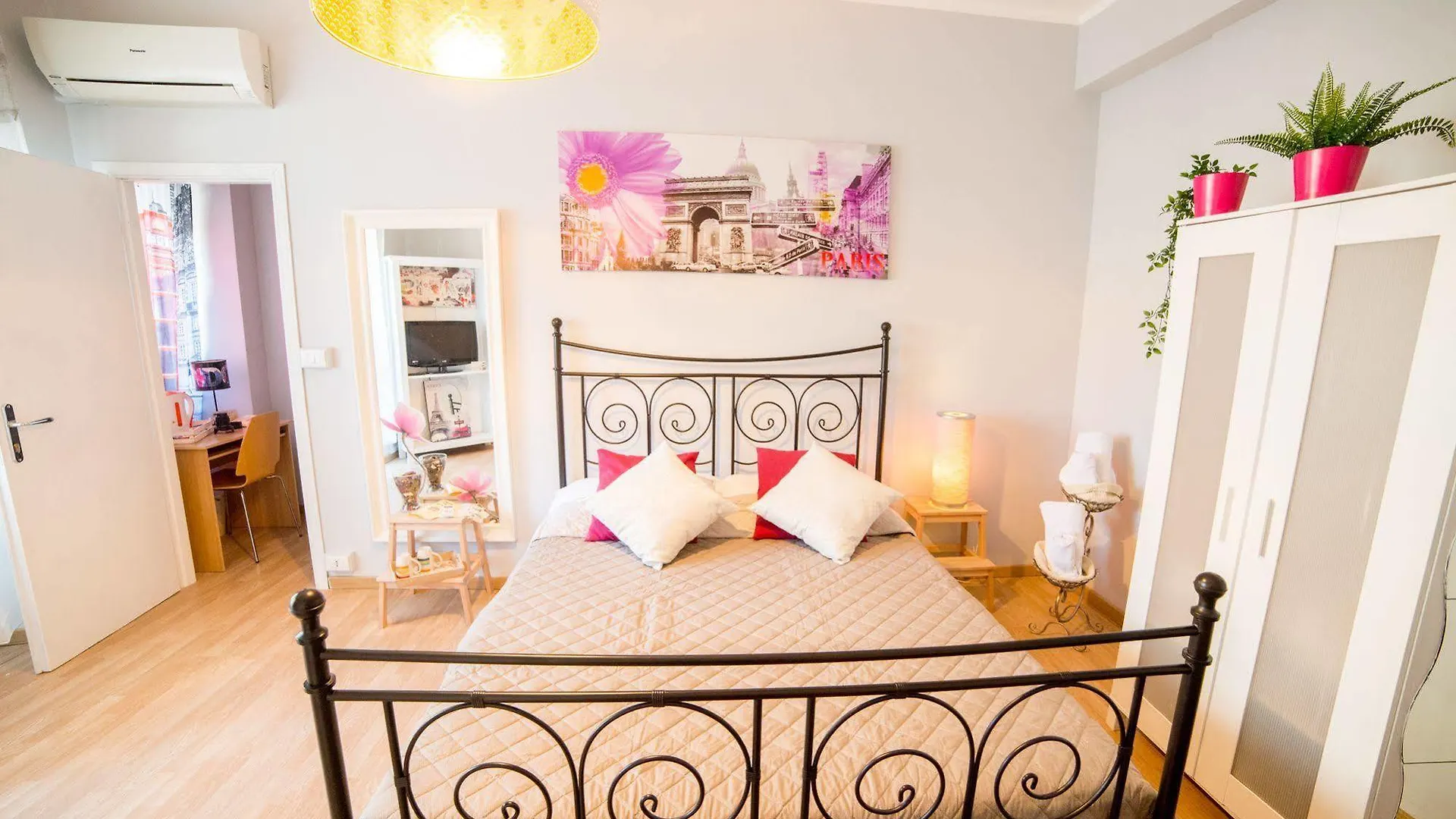 B&B Domus Dei Consoli Rome Bed & Breakfast